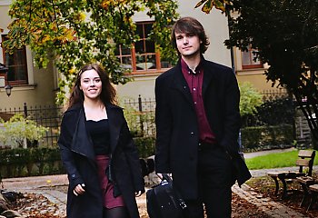 Muzyka Północy w Salonie Hoffman. Sara i Natan Kosętka z koncertem pełnym pasji i brzmień z krańców Europy