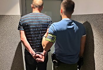 Pijany mężczyzna groził śmiercią ratownikom! Dramatyczna interwencja w centrum Torunia
