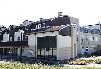 Wiatrak na zakręcie. Fundacja wystawia Dom Jubileuszowy na sprzedaż
