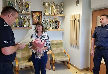 „Twoje pieniądze są zagrożone” – tak zaczęła się próba oszustwa. Dzięki CZUJNEJ kasjerce przestępcy zostali powstrzymani!