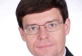 Portret liberała bez masek: wykorzeniony, przestraszony islamem i zapatrzony w Brukselę?