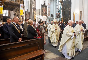 Tak świętuje województwo! Uroczysta sesja, medale, papieski dąb i wyjątkowi goście – zobacz, kto błyszczał!