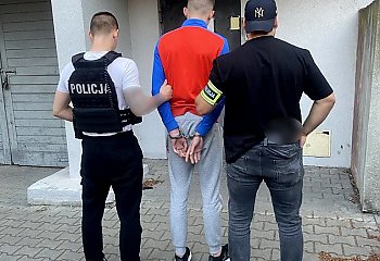 Bydgoscy policjanci przejęli ponad pół kilograma narkotyków. Zatrzymany 22-latek był poszukiwany