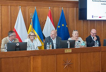 Miliony popłynęły do regionu! Będą nowe domy opieki, sprzęt do szpitala i inwestycje w ekologię