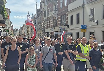 SZOK w Toruniu: 10 000 osób na Marszu Milczenia dla Klaudii!