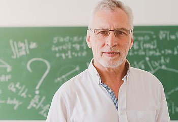 Nie musisz czekać do emerytury! Nauczyciele mogą odejść z pracy wcześniej – ZUS wyjaśnia, jak to zrobić