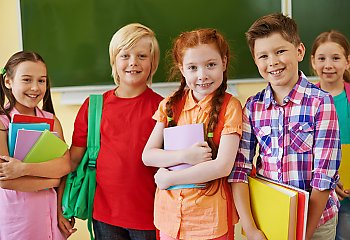 300 zł na wyprawkę szkolną! Rodzice w Bydgoszczy szturmują ZUS