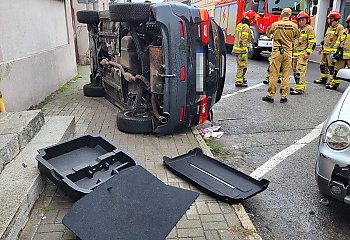 Szokujące kulisy wypadku w Chełmnie! Kierowca wjechał „pod prąd” – trwa śledztwo policji