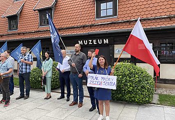 Pikieta „Stop imigracji” w bydgoskim amfiteatrze! Zobacz zdjęcia i nagranie z wydarzenia