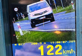 Miernik pokazał 122 km/h. W zabudowanym!