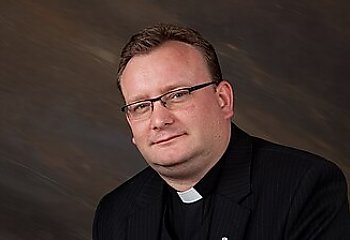 Nowy kapelan prezydenta to kapłan kibiców i były działacz podziemia!