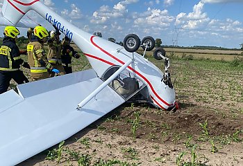Awionetka runęła na pole! 79-letni pilot cudem uniknął tragedii