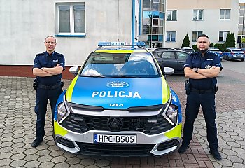 Dramatyczne chwile na moście w Gorzeniu. 44-latek chciał skoczyć, policjanci uratowali go w ostatniej sekundzie