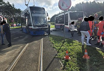 Szok w Fordonie! Autobus zderzył się z tramwajem – dzewięć osób rannych!