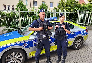 Dramat w lesie. Policjanci w ostatniej chwili uratowali życie 55-latkowi