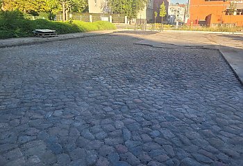 Historyczny plac odsłania bruk sprzed wieków. Co dalej z Placem Solnym?