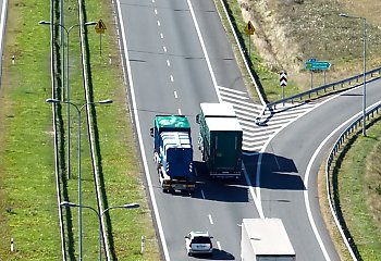 Policyjny dron nad A1. Ciężarówka wpadła na zakazie wyprzedzania 
