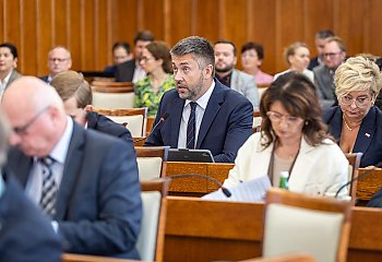 Kolej wraca, Filharmonia czeka na przetarg, a Bydgoszcz walczy o UDT i onkologię