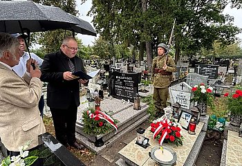 Bydgoszcz uhonorowała bohatera Helu – tabliczka Weterana dla kpt. Zbigniewa Deżakowskiego