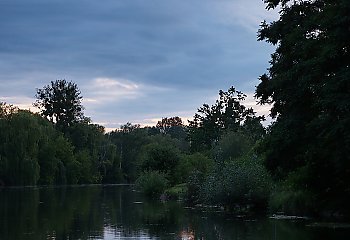 Przewaga chmur, miejscami słabe opady [POGODA]