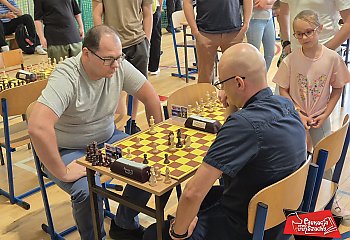 Szachowe emocje na pełnych obrotach: Liga rozpoczęta w Łubiance!