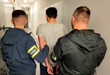 Szokujące odkrycie tucholskich policjantów: 2 kg marihuany w rękach 27-latka!