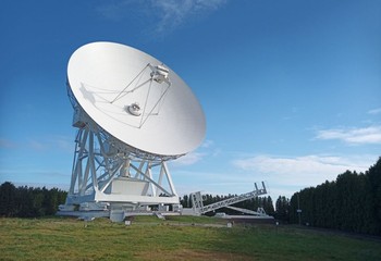 Kontrowersje wokół radioteleskopu w Piwnicach – naukowcy biją na alarm!
