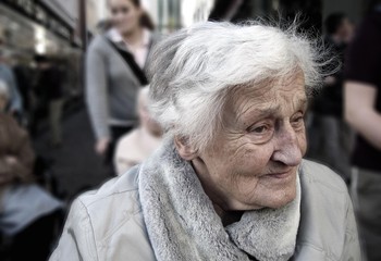 Seniorzy pod okiem ekspertów! Bezpieczne spotkania w bydgoskim ZUS