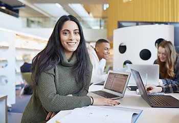 Wybierz studia MBA IT bądź studia MBA energetyka i zarządzaj w branżach przyszłości