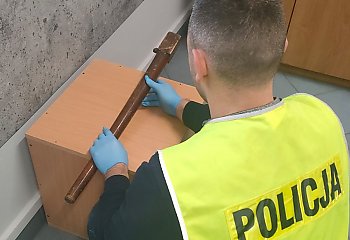 Spacerował po mieście z nogą od stołu i odgrażał się mieszkańcom