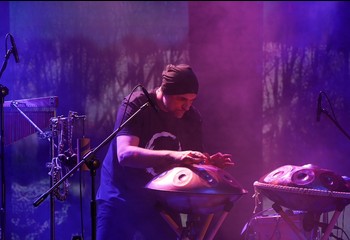 Czy kosmiczne dźwięki mogą zrelaksować? Odkryj koncert handpanów w Bydgoszczy!