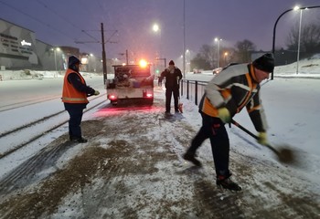 Bydgoszcz wciąż w lodzie – solarki w akcji, ale tylko na głównych ulicach!