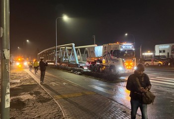 Nocna podróż kładki przez Bydgoszcz – co się tam działo?