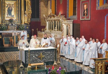 Biskup Włodarczyk: „Jesteśmy jakby na wojnie”