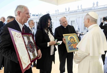 Bydgoska uczelnia z najwyższym medalem dla Papieża! Co kryje się za tym gestem?