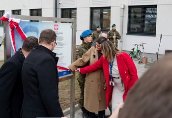 Bydgoszcz oddaje hołd generałowi Kuklińskiemu - odsłonięcie tablicy pamięci