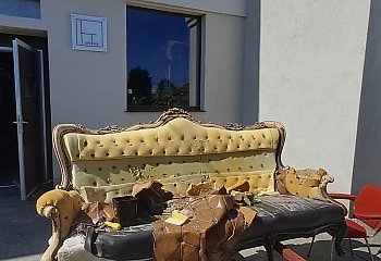 Tam, gdzie meble dostają drugie życie. Opowieść z zakładu rzemieślniczego w Białych Błotach