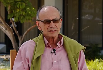 „Sztuczna inteligencja to oszustwo?” Noblista studzi technologiczny entuzjazm