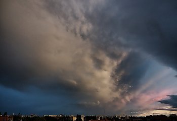 Wiatr i chmury, przelotny śnieg pod koniec roku [POGODA]