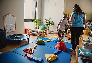 Integracja sensoryczna – jak wspiera rozwój dziecka w spektrum autyzmu?