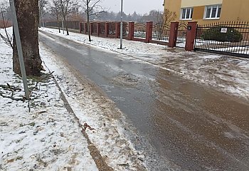 Fatalne warunki na drogach! Jezdnie i chodniki zamieniły się w lodowiska