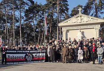 Warta honorowa, kwiaty, znicze i rekonstrukcja bitwy. Tak mieszkańcy Brzozy oddali hołd Powstańcom Wielkopolskim!