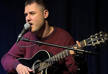 Polskie piosenki ukraińskiego artysty. Bydgoska Światłownia zaprasza na kolejny, niezwykły koncert!