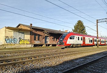 Są nowoczesne pociągi, jest nowoczesna infrastruktura, ale nie ma... nowoczesnego tempa? Radny Radosław Kempiński składa interpelację