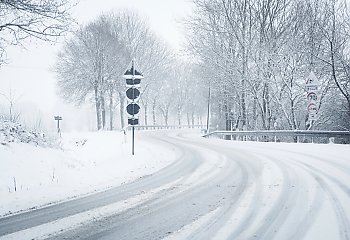 Zima na drogach – jak reagować na gołoledź? 