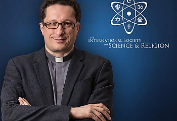Ksiądz prof. Piotr Roszak z UMK dołączył do Międzynarodowego Towarzystwa Nauki i Religii!