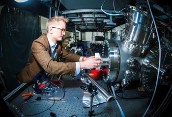 Naukowy przełom z Torunia! Polscy fizycy pozostawiają świat w tyle