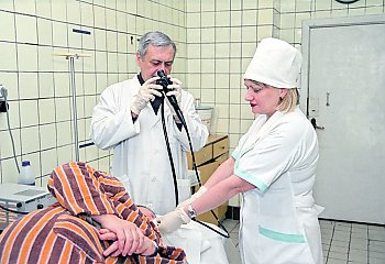 Ministerstwo Zdrowia oszczędza na diagnostyce chorób gastrologicznych? Są cięcia i jest interpelacja