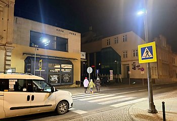 Liczba wypadków w Bydgoszczy spadła o połowę. Drogowcy chwalą się doświetlaniem przejść dla pieszych