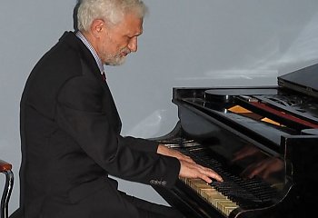 Pożegnają go muzyką. Bydgoska Światłownia zaprasza na koncert pamięci niewidomego muzyka i pedagoga, Jerzego Olszewskiego